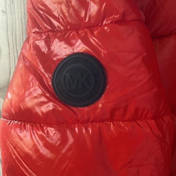 Michael Kors sustainable insulated red puffer jacket - Picture 7 of 11